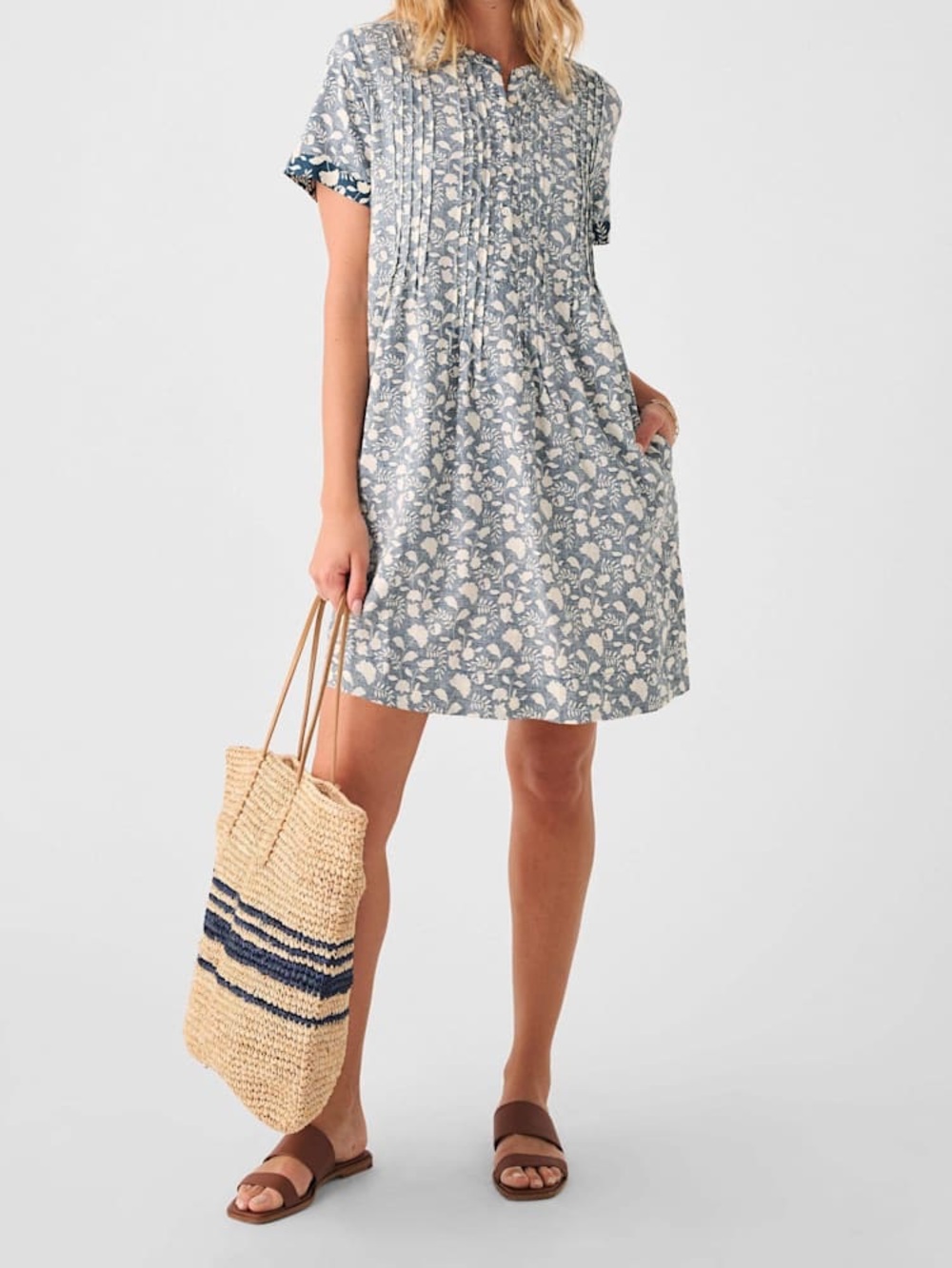 Faherty ladies Gemina Dress. X-small. Indigo Echo Floral.